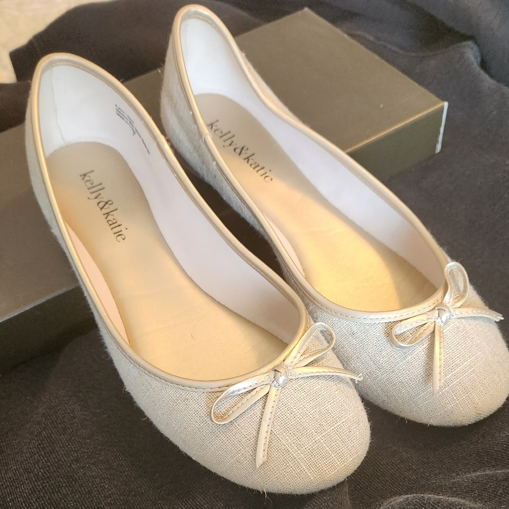 Womens shoes. Size 7  Metallic linen flats .  Kelly & Katie.